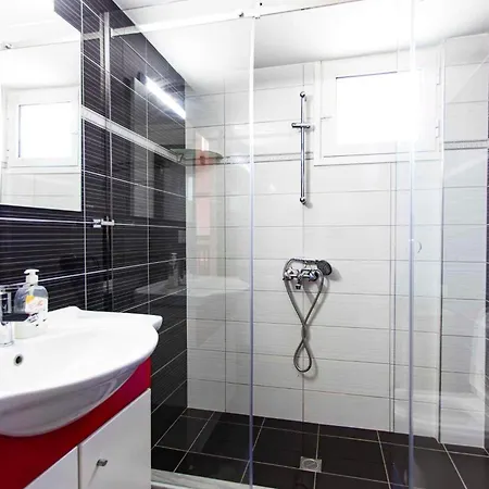 Hotel George Rooms&suites Himarë