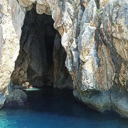 Hotel George Rooms&suites Himare