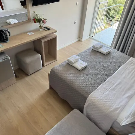 Ξενοδοχείο George Rooms&suites 3*