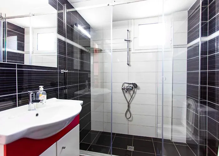 Hotel George Rooms&suites Himarë