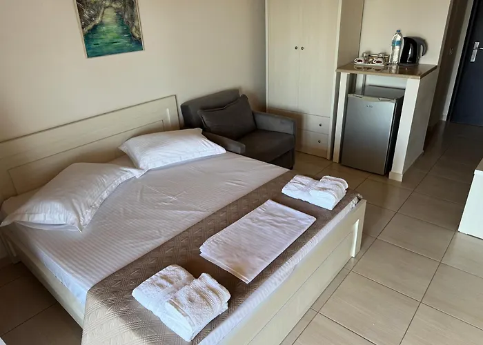 酒店 George Rooms&suites
