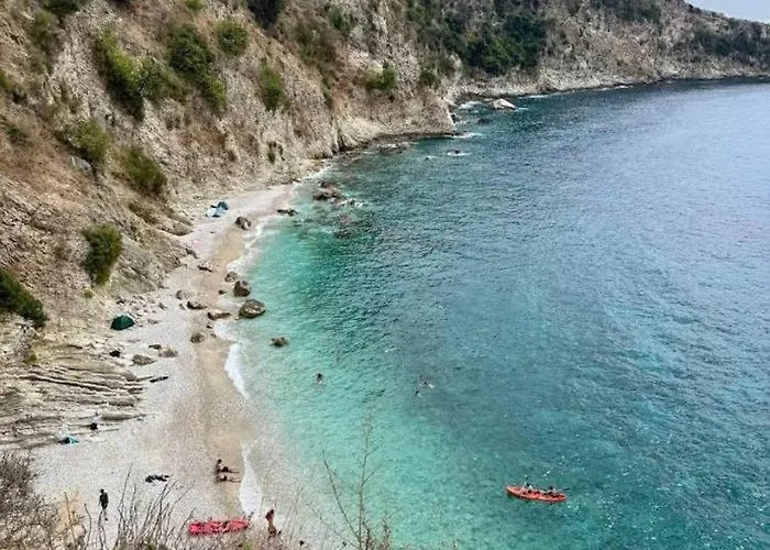 Hotel George Rooms&suites Himarë